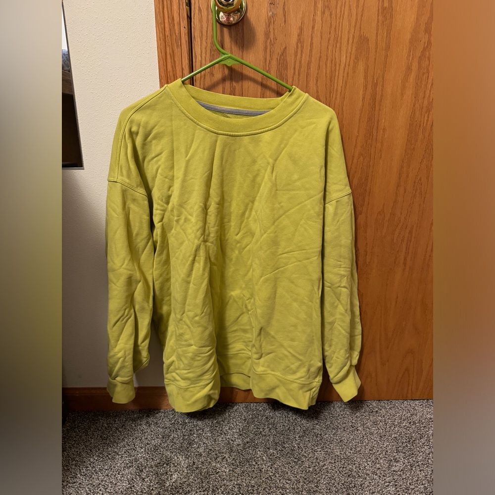 neon lululemon crew neck size 4